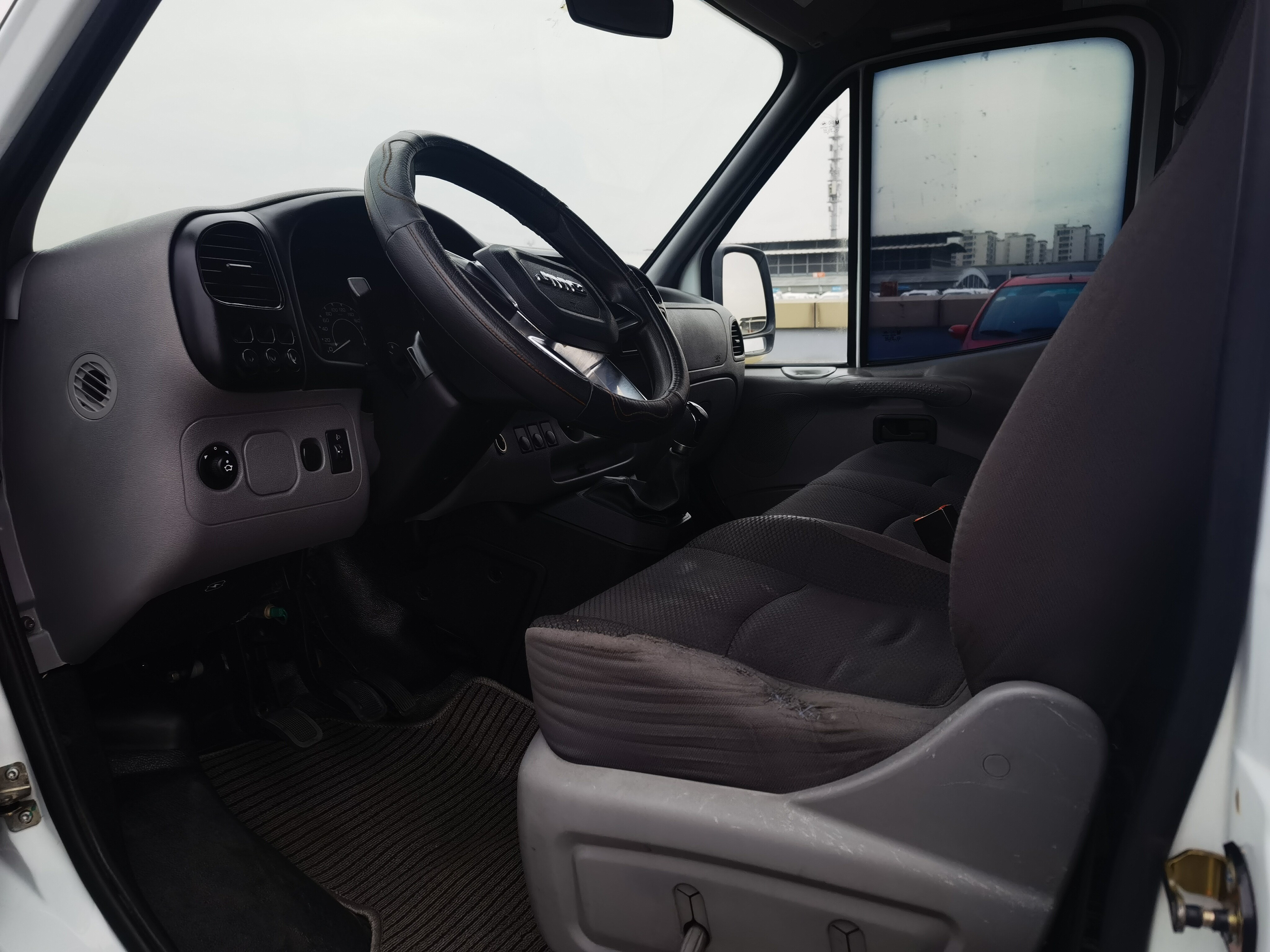 一手车,实际公里数,原装五十铃柴油发动机,6座,内饰干净,底板平整,从