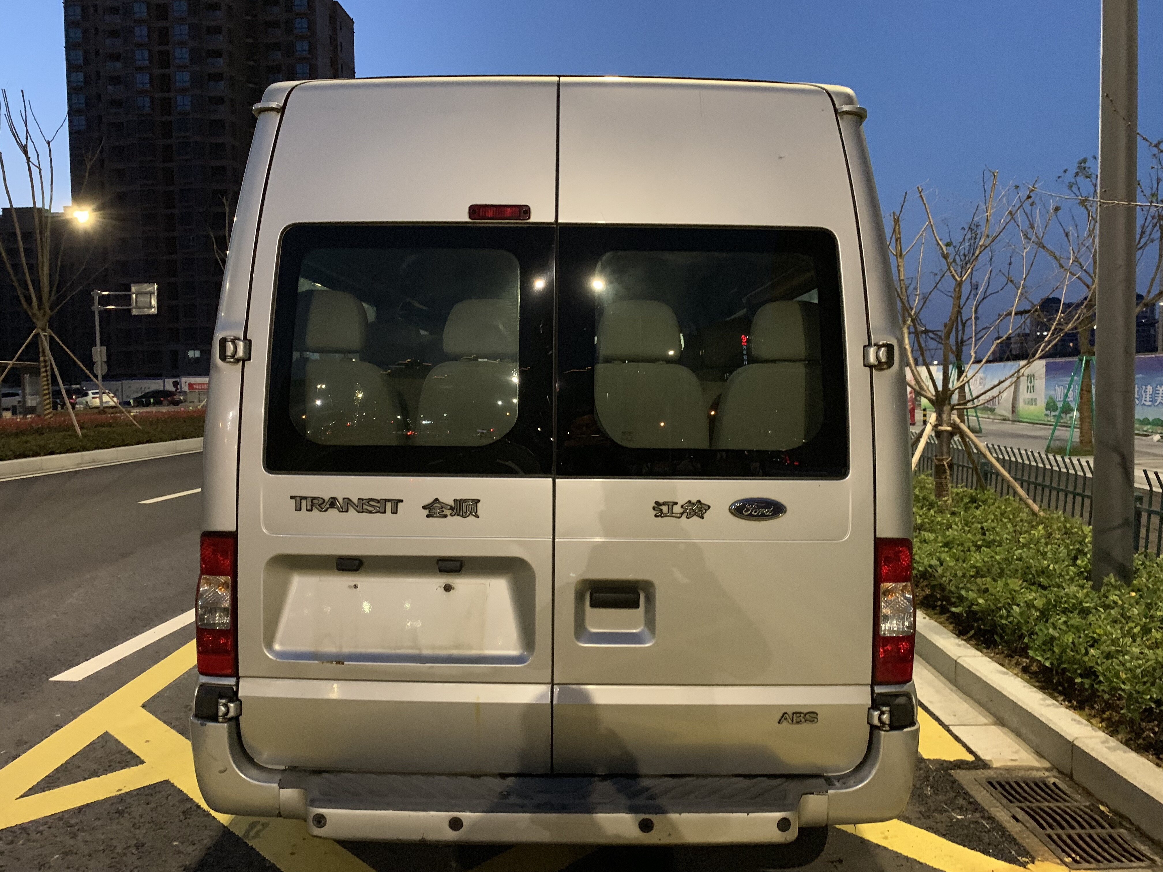 福特全顺新世代 2008款 新世代全顺 长15座中顶豪华型abs带pep