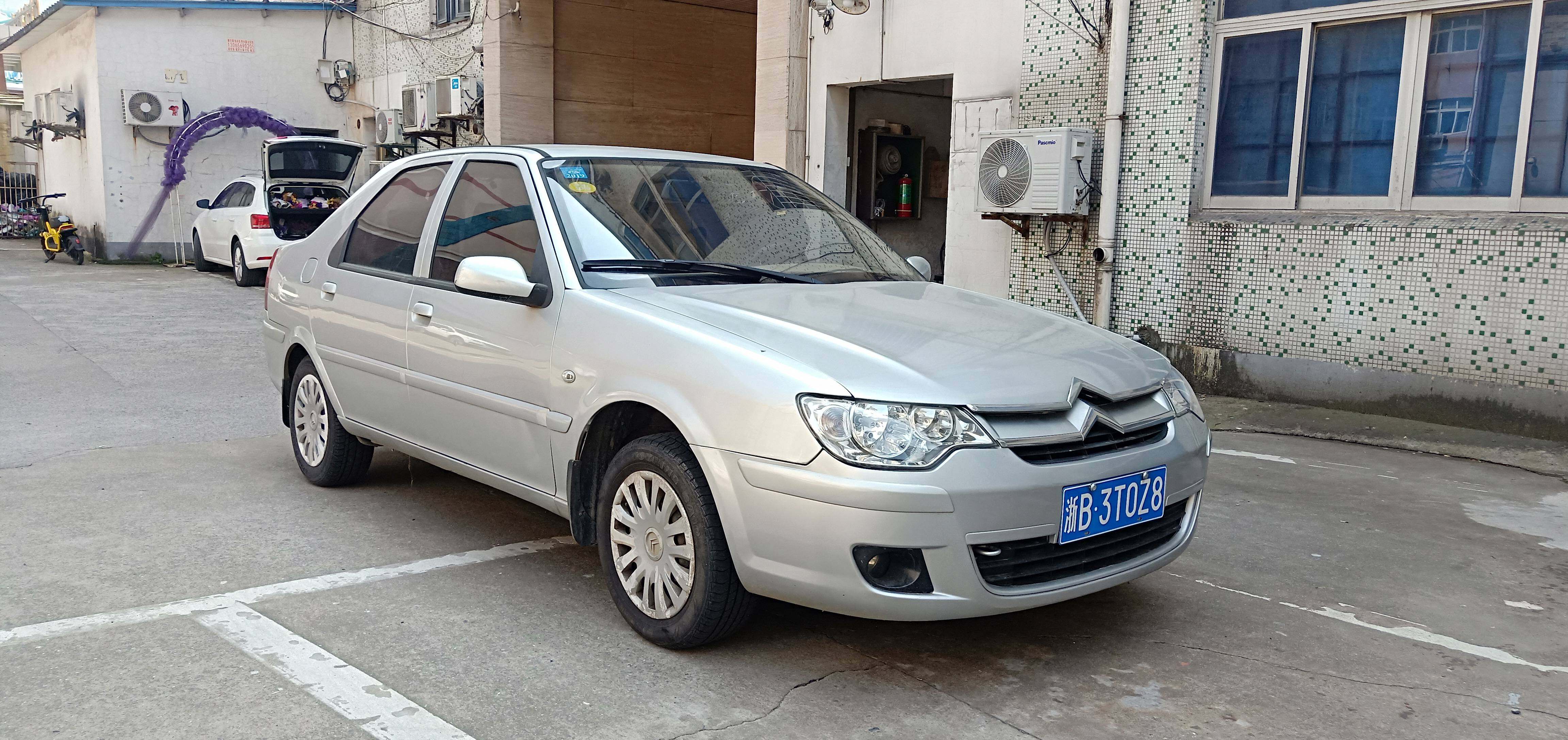 雪铁龙爱丽舍 2011款 经典爱丽舍三厢 1.6l 手动 尊贵型